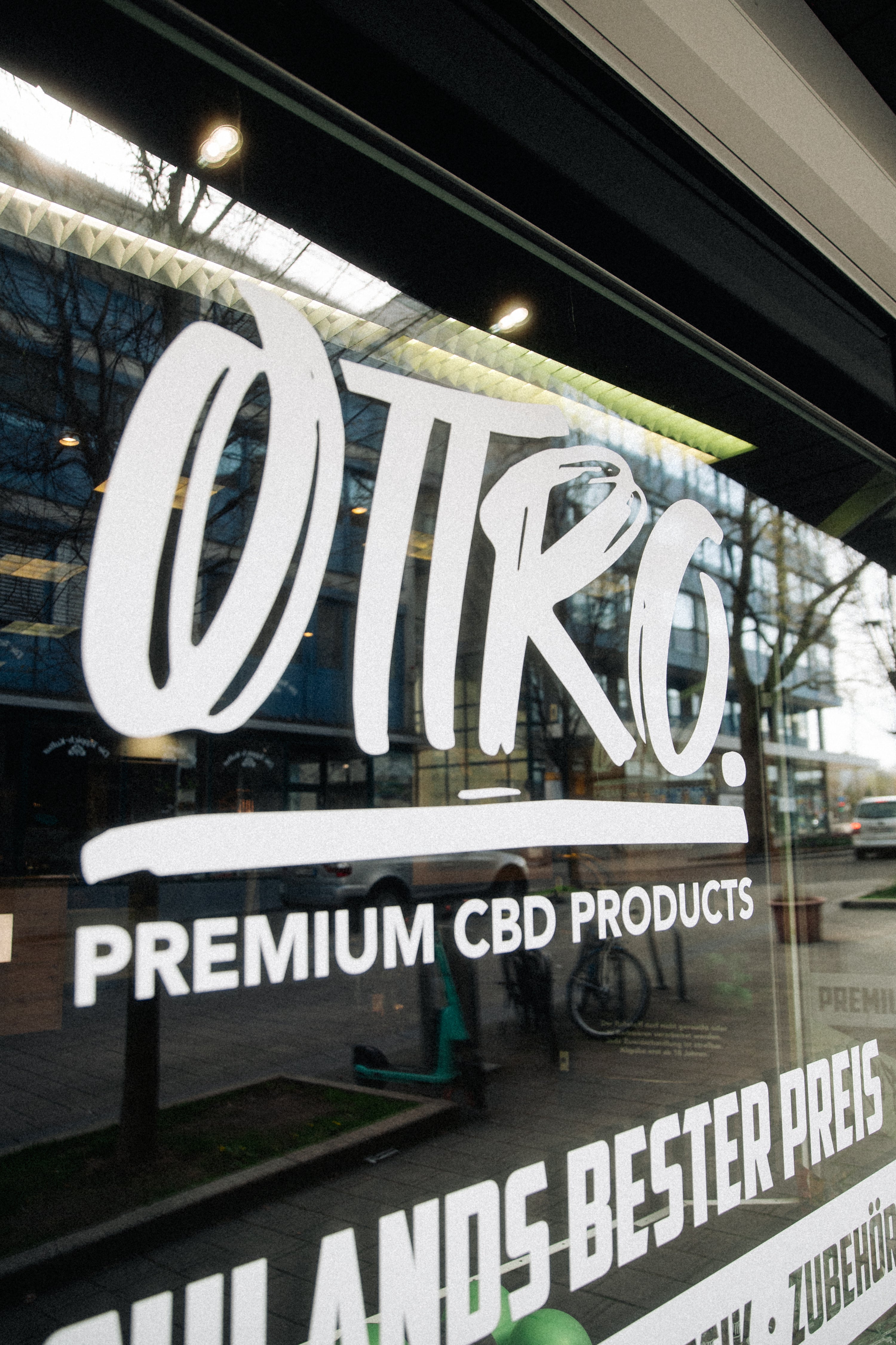 Ottro Premium CBD Products Schaufenster BANNER